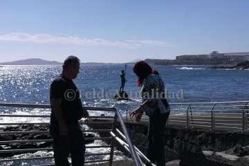 Playas arreglará los destrozos del oleaje a la valla metálica del muelle de Melenara-Telde (Foto TA)
