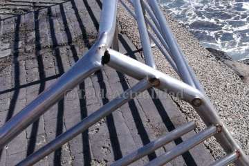 Playas arreglará los destrozos del oleaje a la valla metálica del muelle de Melenara-Telde (Foto TA)