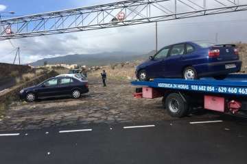 La Policía Local de Telde despeja de coches el barranquillo de Ojos de Garza (Foto TA)