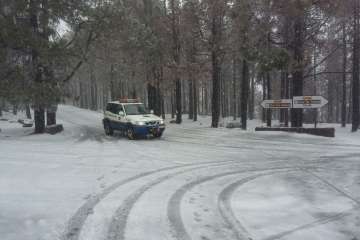 Las placas de hielo que se han formado en la mayoría de las vías ponen en grave riesgo a los conductores (Foto TA)
