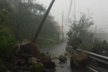 Desprendimiento de piedras en la carretera de San Mateo a Teror (Foto TA)