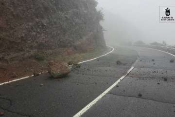 Desprendimientos de piedras en la carretera de Los Picos
