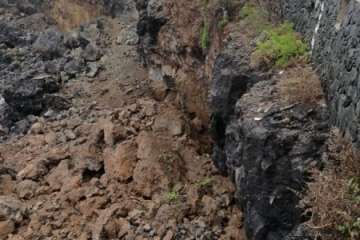 Derrumbe de rocas con posibles víctimas en Las Canteras (Foto TA)