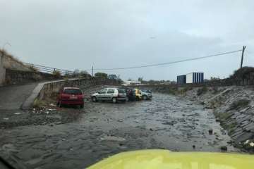 El barranquillo de Ojos de Garza, de nuevo ocupado por vehículos (Foto TA)