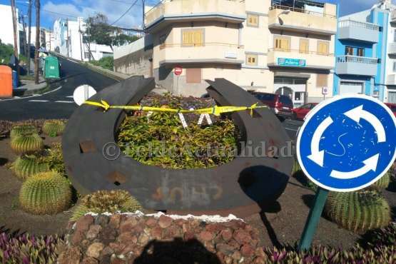 El viento arranca la escultura de La Herradura-Telde (Foto TA y Antonio Alí)