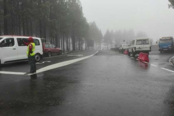 Accesos abiertos a la cumbre, salvo tres, tras la nevada histórica de ayer (Foto TA)