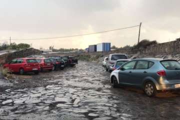 Caso omiso a las advertencias de no aparcar en los barrancos de Telde (Foto TA)