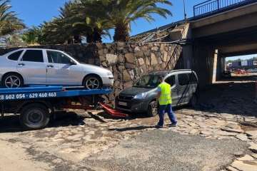 El barranco de Ojos de Garza amaneció con coches este sábado (Foto TA)