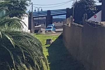 Un coche aparcado en la desembocadura de Melenara (Foto TA)