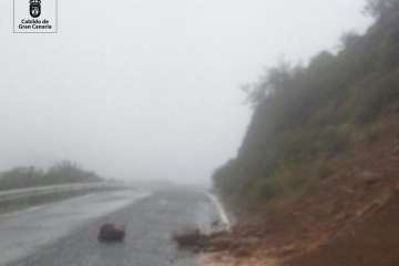Desprendimientos en la GC-130, la carretera que comunica La Breña y Cazadores con la cumbre de Gran Canaria (Foto TA)
