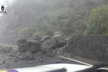 Derrumbe en la variante de Tejeda (Foto TA)