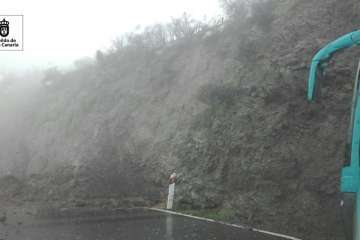 Derrumbe en la variante de Tejeda (Foto TA)