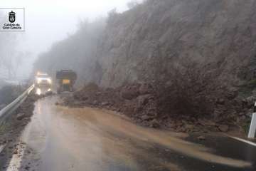 Derrumbe en la variante de Tejeda (Foto TA)