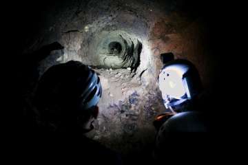 Molde de un aÌrbol lavificado en el interior de la Mina (Foto TA)