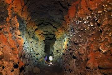 Tramo final con techo volcaÌnico y almagres laterales (Foto TA)