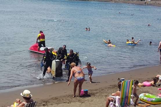Inmersión en Melenara para limpiar sus fondos (Foto TA)