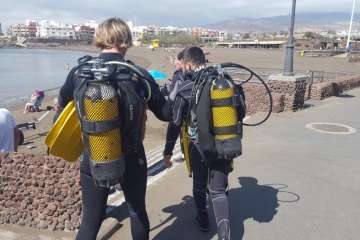 Inmersión en Melenara para limpiar sus fondos (Foto TA)