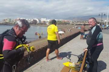 Inmersión en Melenara para limpiar sus fondos (Foto TA)