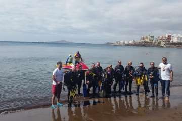 Inmersión en Melenara para limpiar sus fondos (Foto TA)