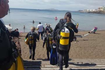 Inmersión en Melenara para limpiar sus fondos (Foto TA)
