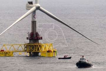El primer molino marino de España, en la costa de Telde (Foto Claudio Sánchez)