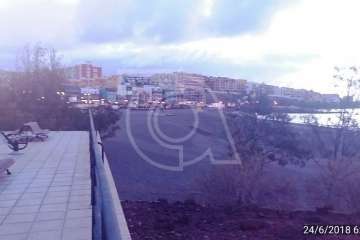 Trabajos de limpieza en la playa de Melenara tras la Noche de San Juan (Foto TA)