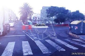 Trabajos de limpieza en la playa de Melenara tras la Noche de San Juan (Foto TA)