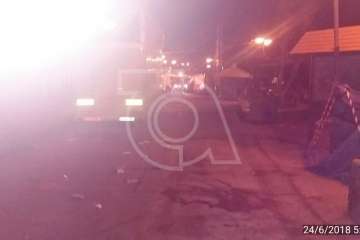 Trabajos de limpieza en la playa de Melenara tras la Noche de San Juan (Foto TA)
