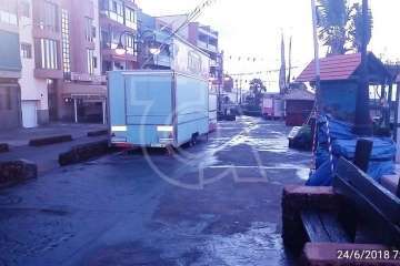 Trabajos de limpieza en la playa de Melenara tras la Noche de San Juan (Foto TA)