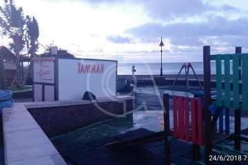 Trabajos de limpieza en la playa de Melenara tras la Noche de San Juan (Foto TA)