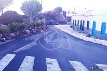 Trabajos de limpieza en la playa de Melenara tras la Noche de San Juan (Foto TA)