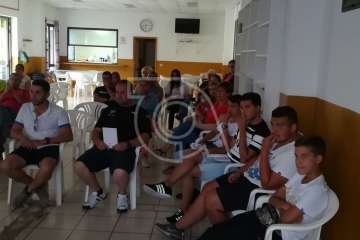 La Gavia se informa sobre la culebra real (Foto TA)