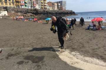 La limpieza de fondos marinos de La Garita 'rueda' con éxito (Foto TA)