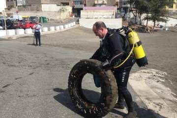 La limpieza de fondos marinos de La Garita 'rueda' con éxito (Foto TA)