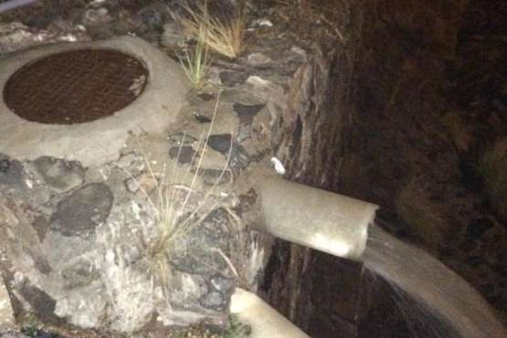 Chorro de aguas fecales en Ojos de Garza (Foto TA)