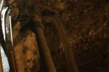 Chorro de aguas fecales en Ojos de Garza (Foto TA)