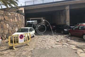 Ayuntamiento y Cabildo alertan del peligro de aparcar en el canal del Barranco de Ojos de Garza (Foto TA)