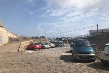 Ayuntamiento y Cabildo alertan del peligro de aparcar en el canal del Barranco de Ojos de Garza (Foto TA)