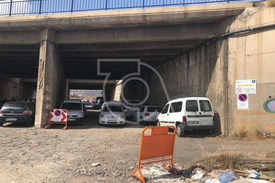 Ayuntamiento y Cabildo alertan del peligro de aparcar en el canal del Barranco de Ojos de Garza (Foto TA)