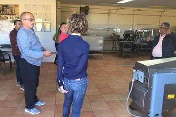 Marina Albiol visitó la almazara del Centro Ecológico y Cultural Los Olivos (Foto TA)