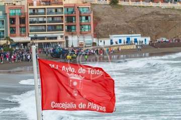Cachalote muerto varado en la playa de Melenara (Foto Antonio Rico)