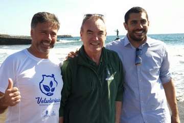 Suelta de una tortuga boba y de un vuelvepiedras en Melenara (Foto TA)