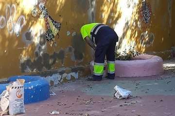 Obras de remozamiento del parque infantil de Eucaliptos I (Foto TA)