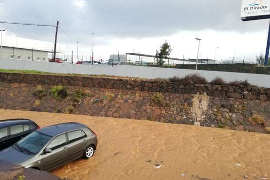 El peligro de ser arrastrados por el barranco se repite en Ojos de Garza (Foto Cristian Sosa)