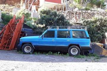 Antes y después del estado del espacio usado como vertedero de vehículos abandonados en Arenales (Foto TA)
