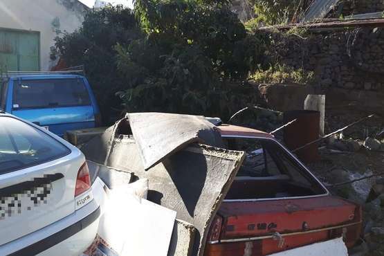 Antes y después del estado del espacio usado como vertedero de vehículos abandonados en Arenales (Foto TA)