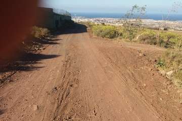 Trabajos de adecentamiento de la vía de Rosiana (Foto TA)
