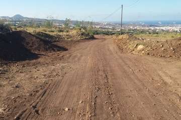 Trabajos de adecentamiento de la vía de Rosiana (Foto TA)