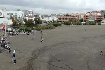 Una doble limpieza de playas para celebrar el Día del Medio Ambiente (Foto TA)