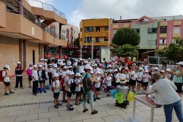 Una doble limpieza de playas para celebrar el Día del Medio Ambiente (Foto TA)